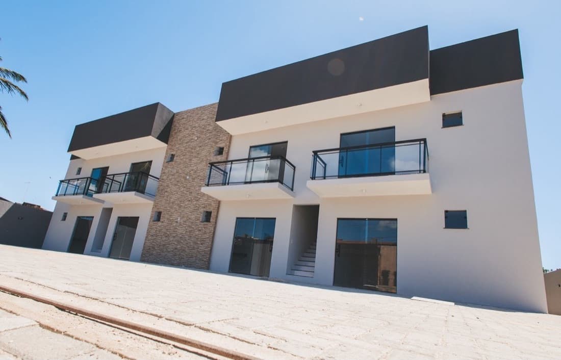 Fachada e entrada concluídas do empreendimento DunaMar em Paracuru.